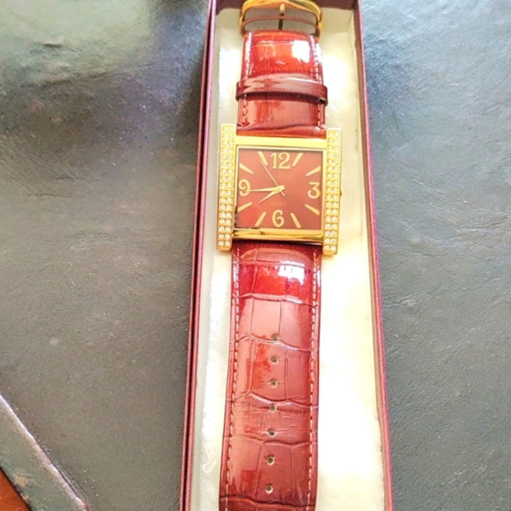 Joan Rivers Quartz Watch NEW. Leather, Gold & Bling